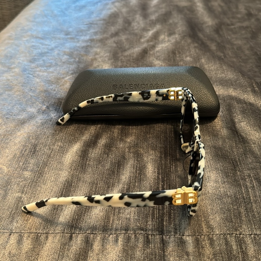 Balenciaga Tortoise Sunglasses - Picture 3 of 5